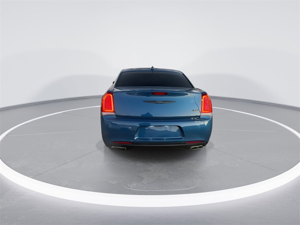 Used 2023 Chrysler 300 Touring L w/ Comfort Group image 7