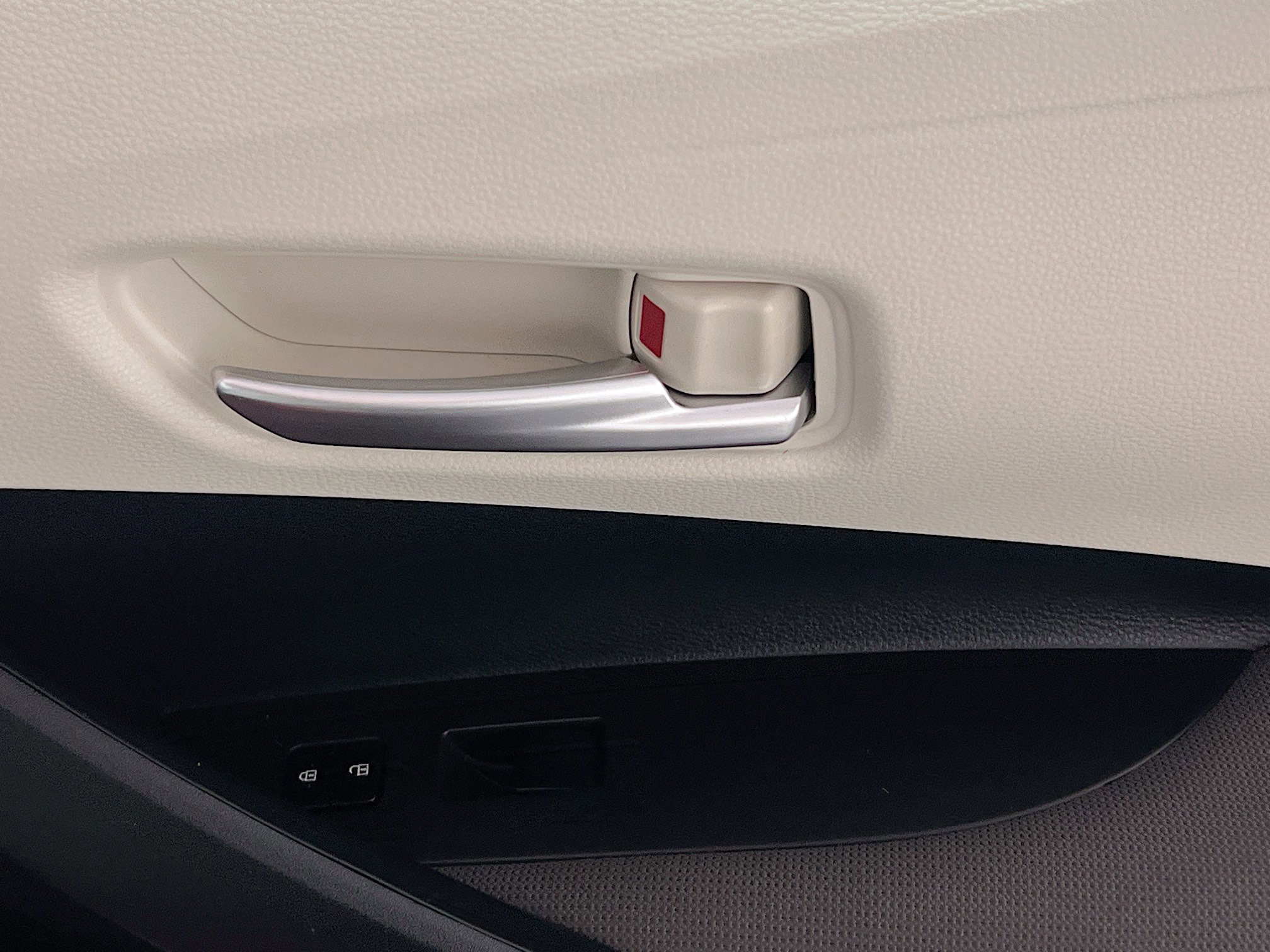 Used 2021 Toyota Corolla LE image 31