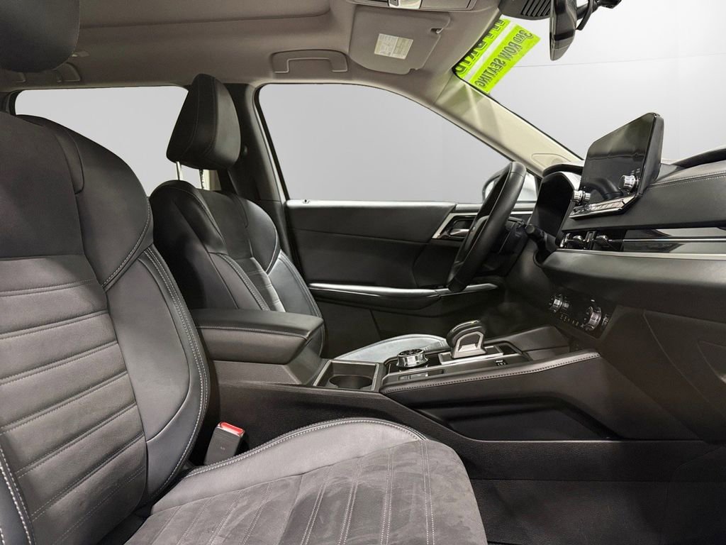 Used 2023 Mitsubishi Outlander SE image 14