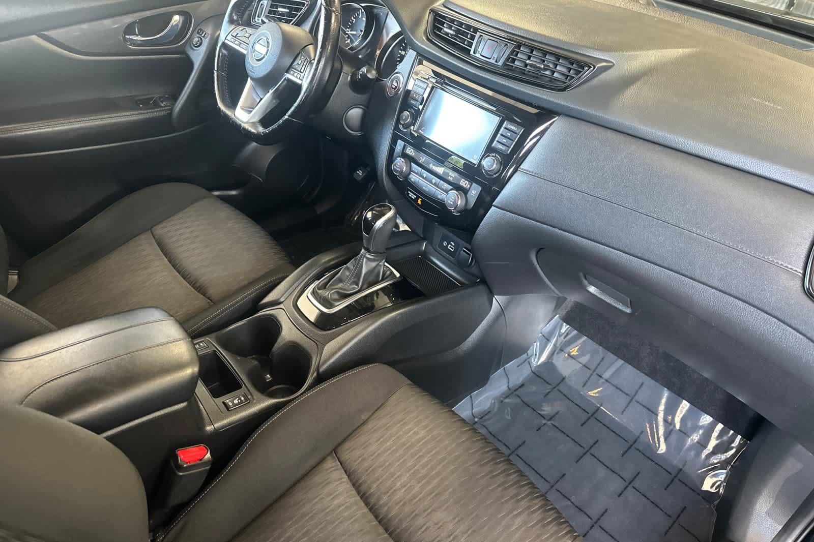 Used 2020 Nissan Rogue SV FWD image 16
