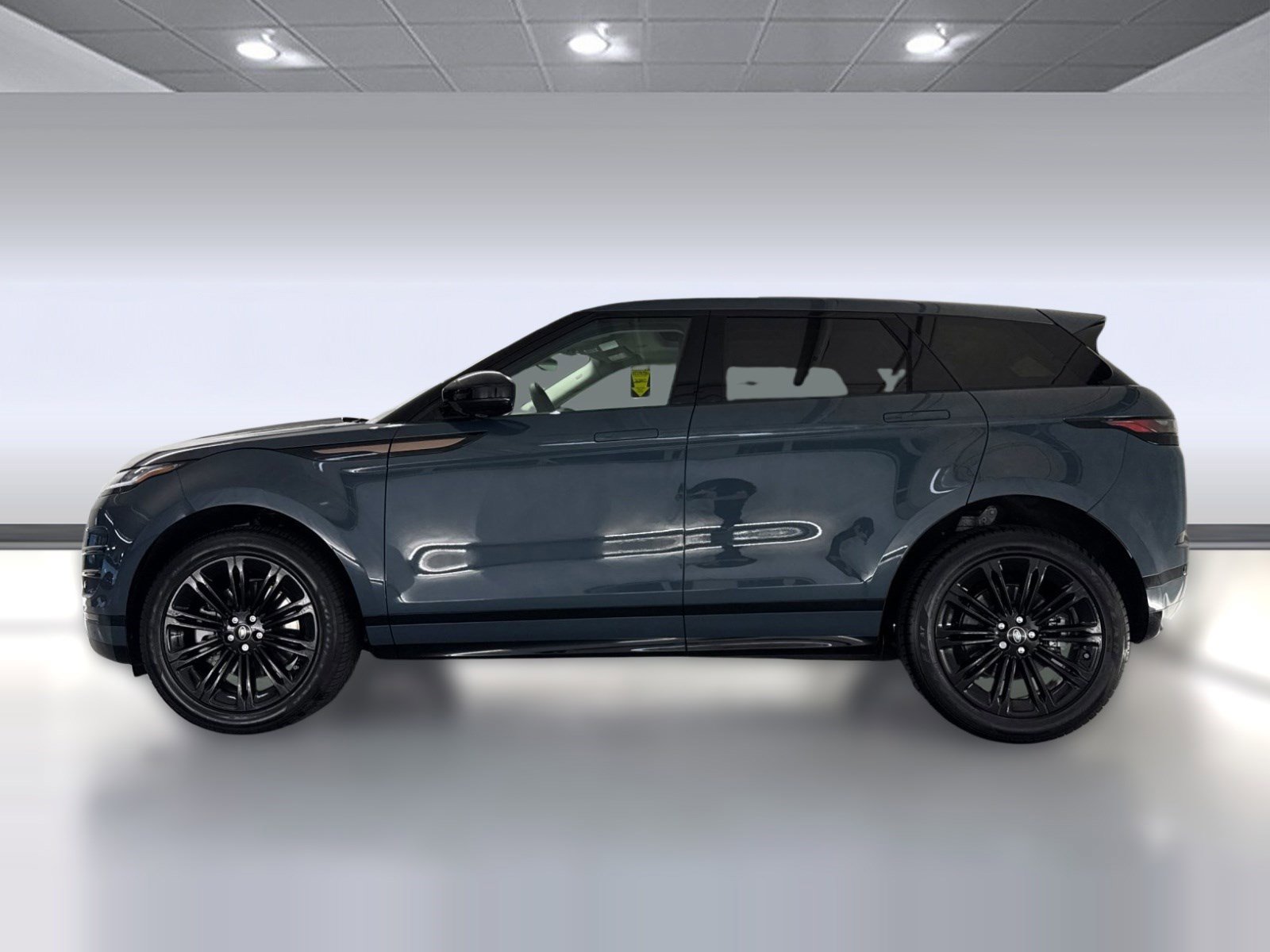Used 2024 Land Rover Range Rover Evoque Dynamic SE image 2