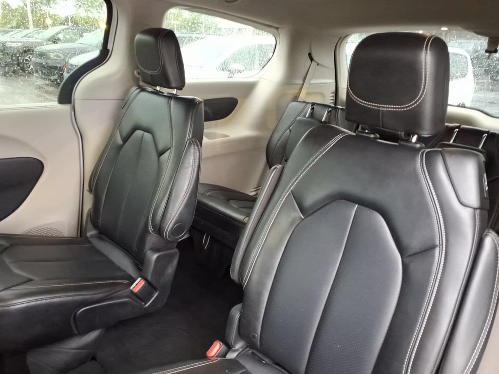 Used 2024 Chrysler Pacifica Touring-L FWD image 14