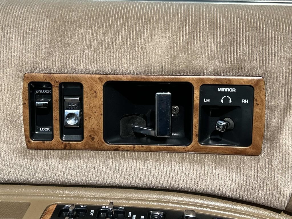 Used 1993 Chevrolet Caprice Classic RWD image 28