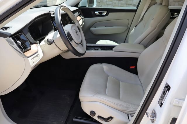 Used 2021 Volvo XC60 T5 Momentum w/ Advanced Package FWD image 17