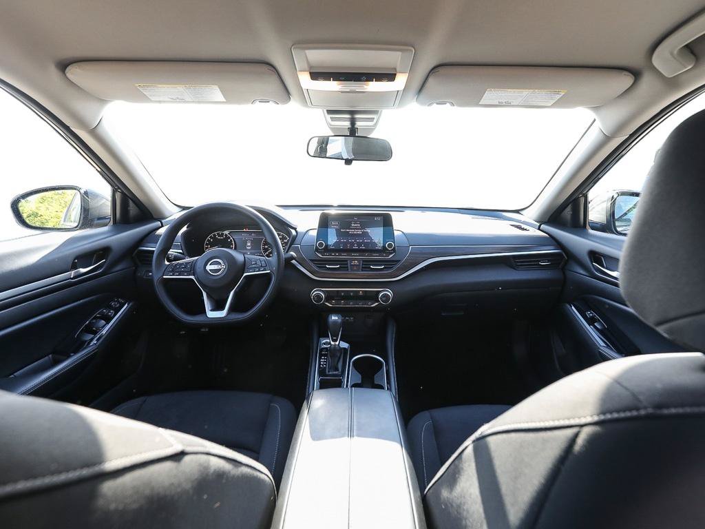 Used 2023 Nissan Altima 2.5 SV FWD image 3