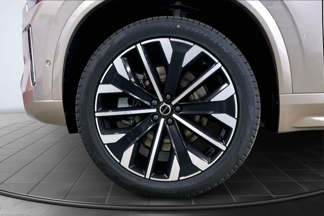 New 2026 Volvo XC90 T8 Plus w/ Protection Package Premier image 14