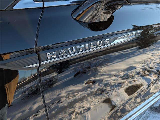 Used 2022 Lincoln Nautilus Reserve w/ Equipment Group 202A image 10