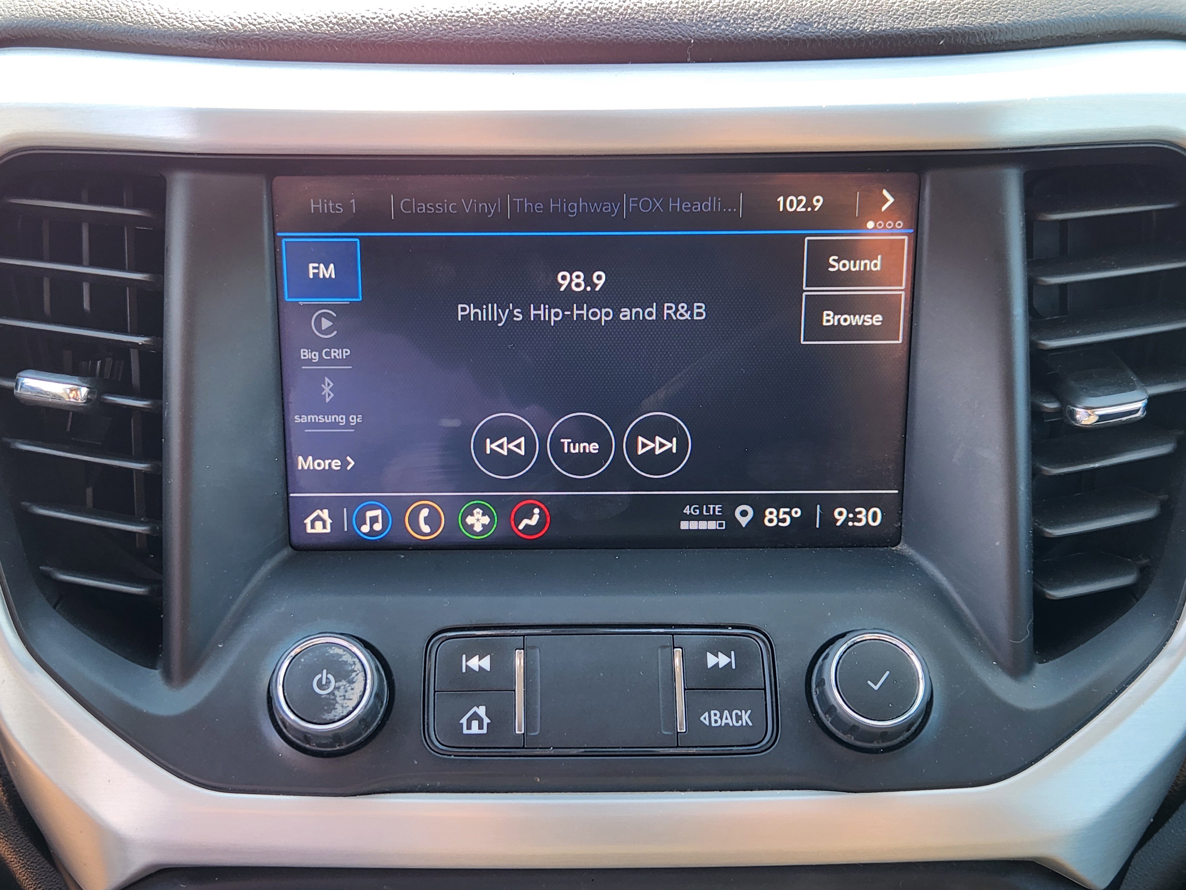 Used 2021 GMC Acadia SLE w/ Driver Convenience Package FWD image 11