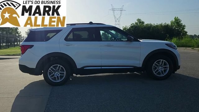 Used 2025 Ford Explorer Active AWD/4WD image 9