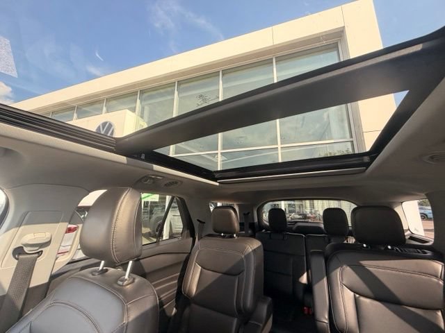 Used 2022 Ford Explorer XLT w/ Equipment Group 202A AWD/4WD image 29