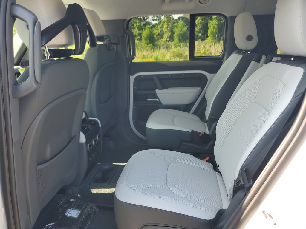 New 2026 Land Rover Defender 130 X-Dynamic SE AWD/4WD image 25