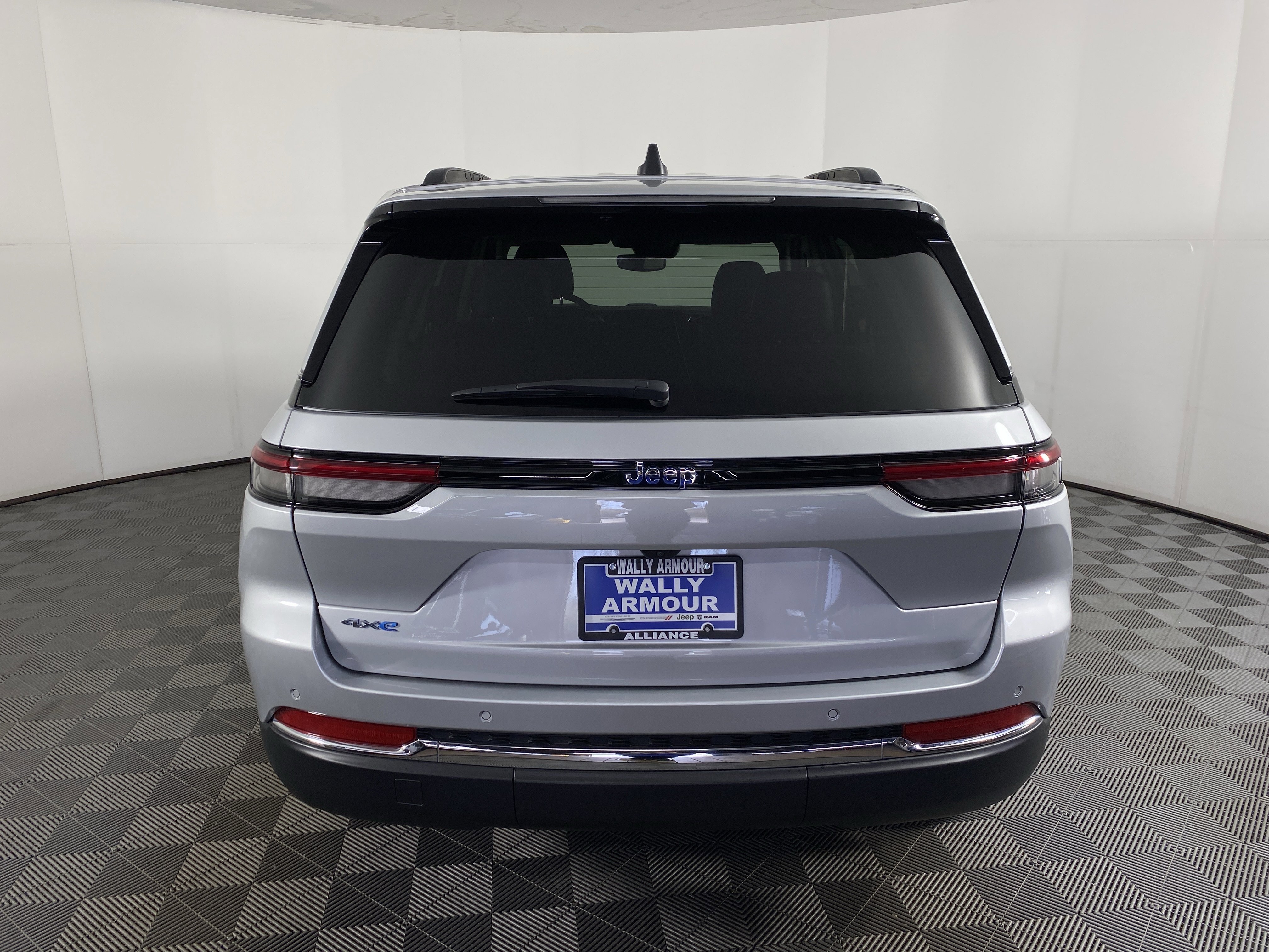 Used 2023 Jeep Grand Cherokee 4WD 4xe image 10