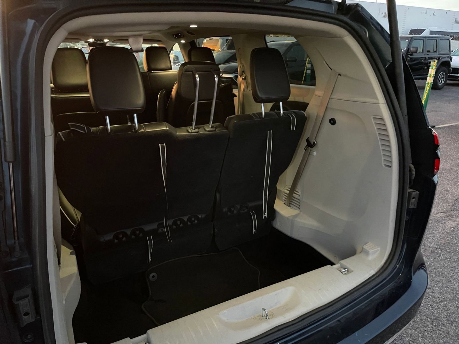 Used 2023 Chrysler Pacifica Limited image 32