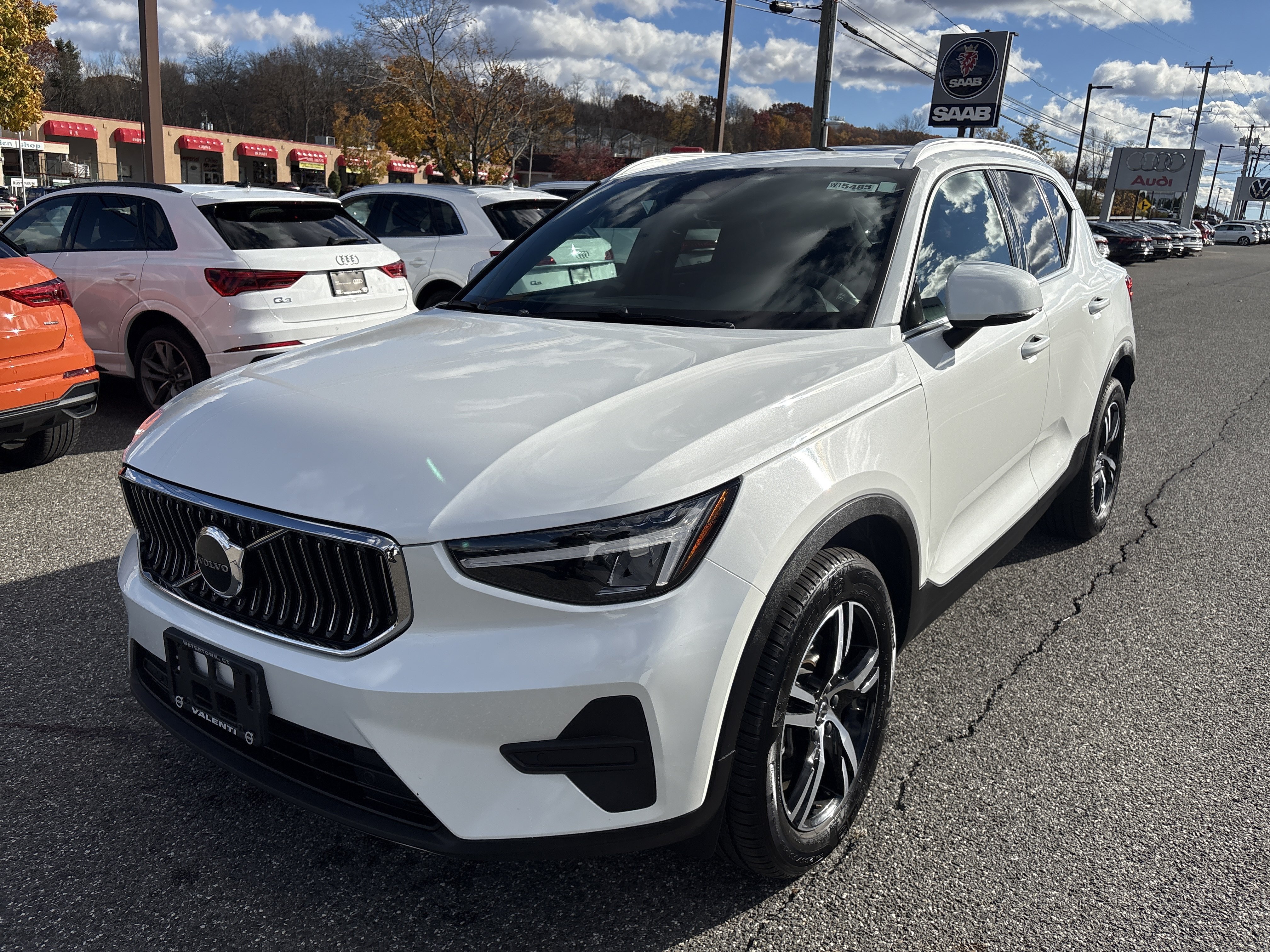 Certified 2025 Volvo XC40 B5 Core AWD/4WD image 3