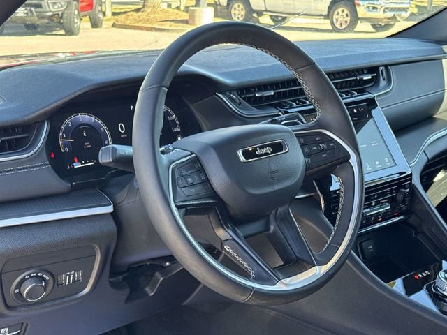 Used 2025 Jeep Grand Cherokee Altitude AWD/4WD image 33