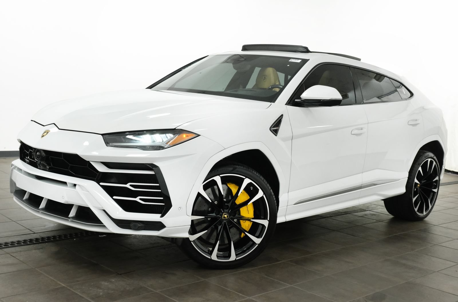 Used 2020 Lamborghini Urus AWD/4WD image 1