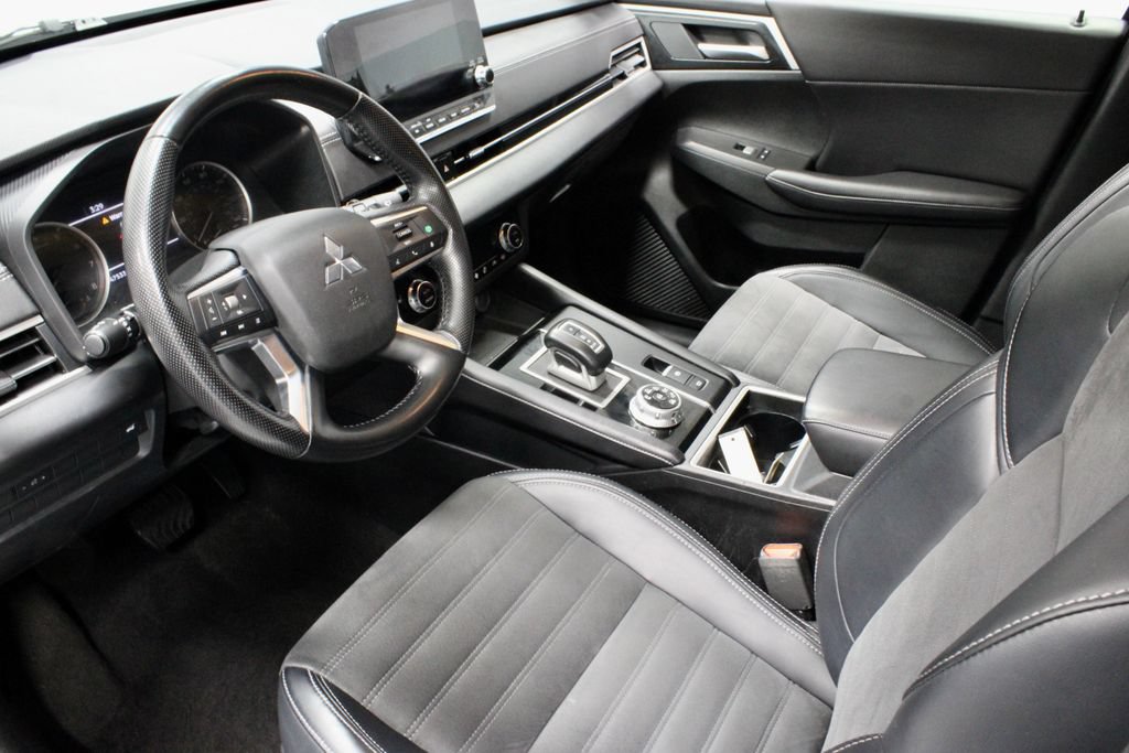 Used 2024 Mitsubishi Outlander SE AWD/4WD image 22