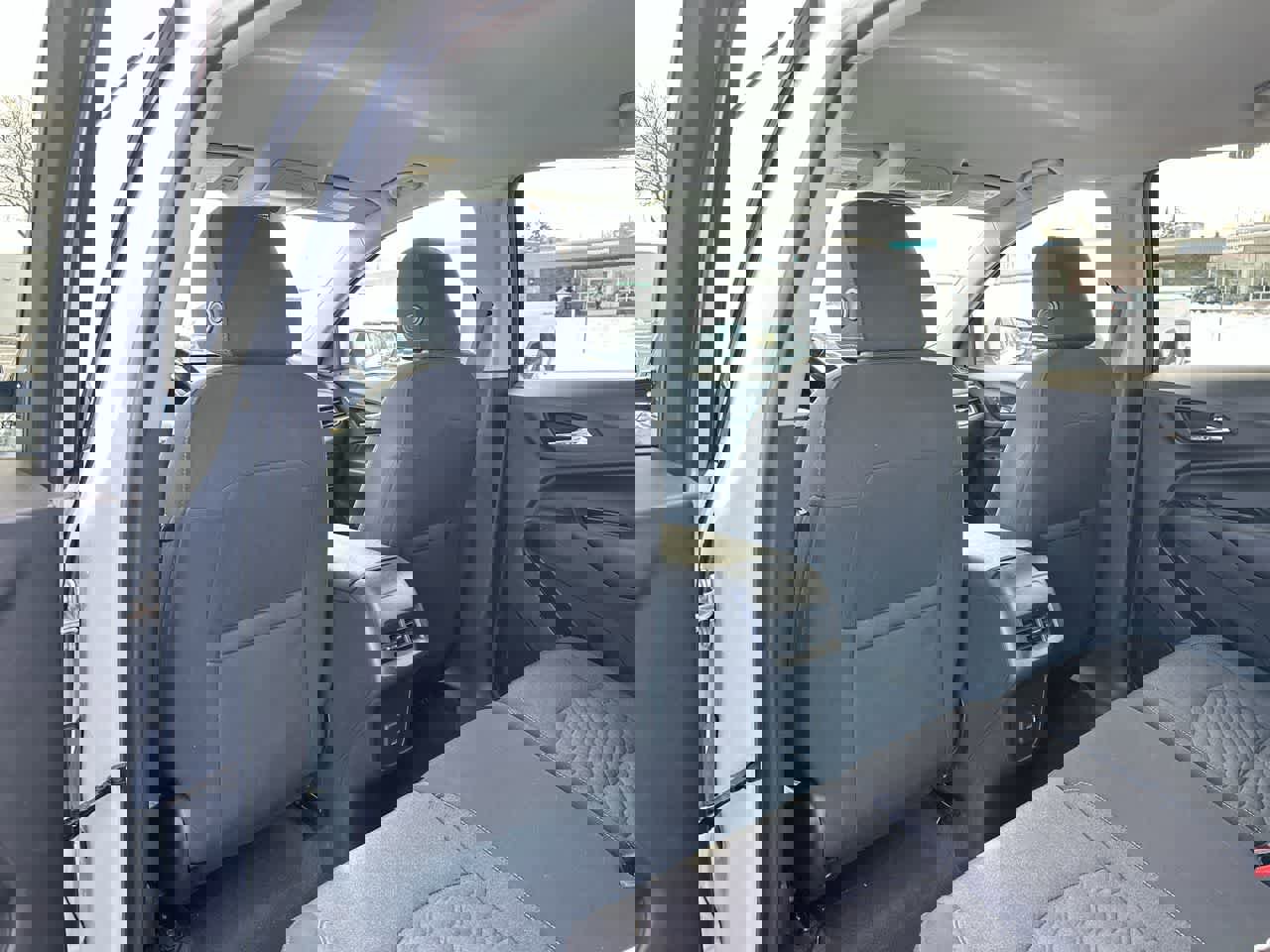 Used 2020 Chevrolet Equinox LT w/ Driver Convenience Package image 23