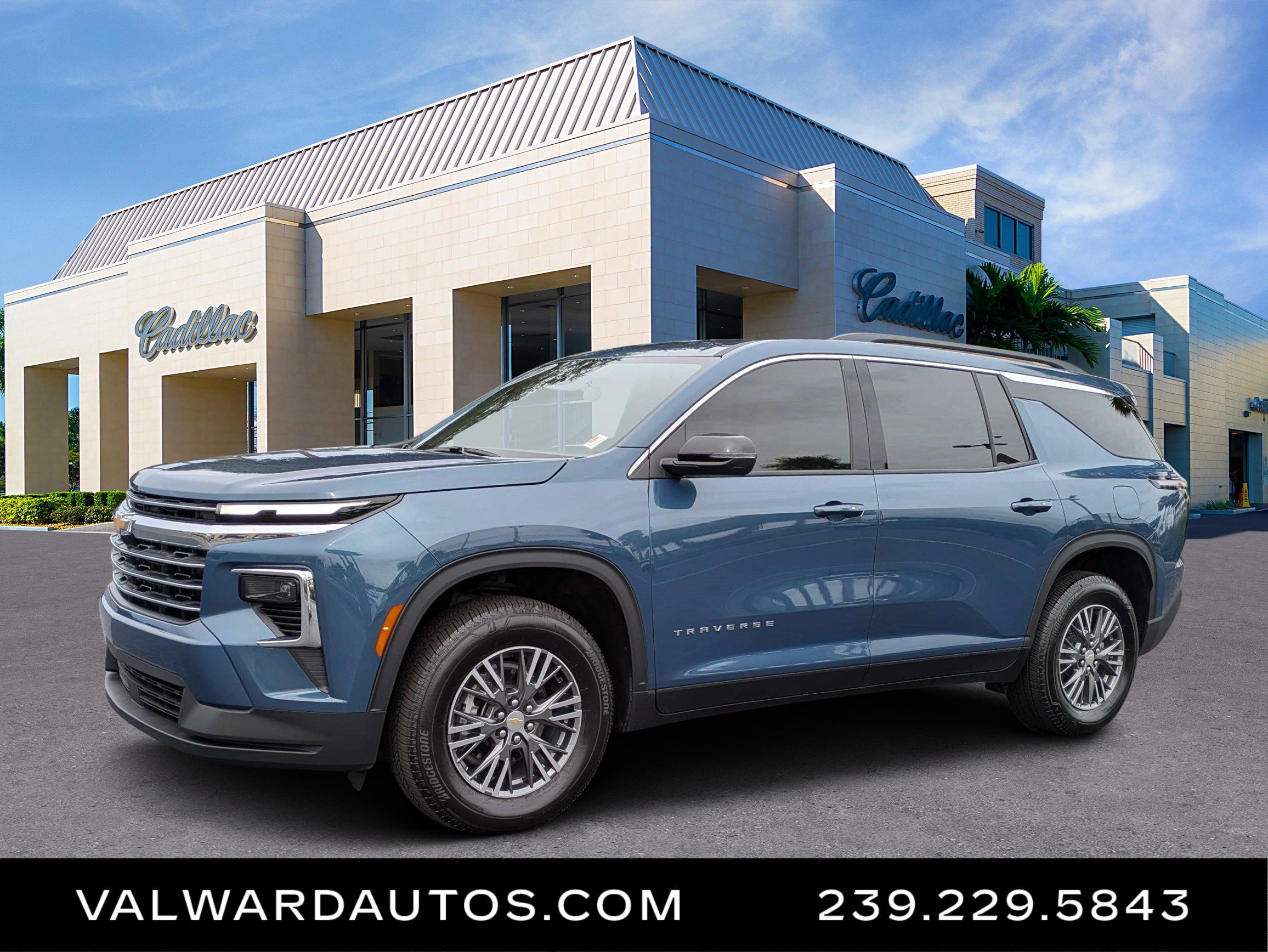 Used 2026 Chevrolet Traverse LT FWD image 1