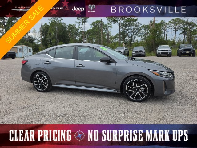 Used 2025 Nissan Sentra SR FWD image 1