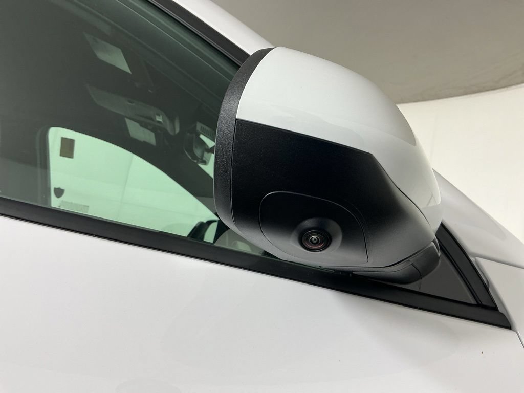 New 2027 Chevrolet Equinox LT w/ Safety and Technology Package AWD/4WD image 11