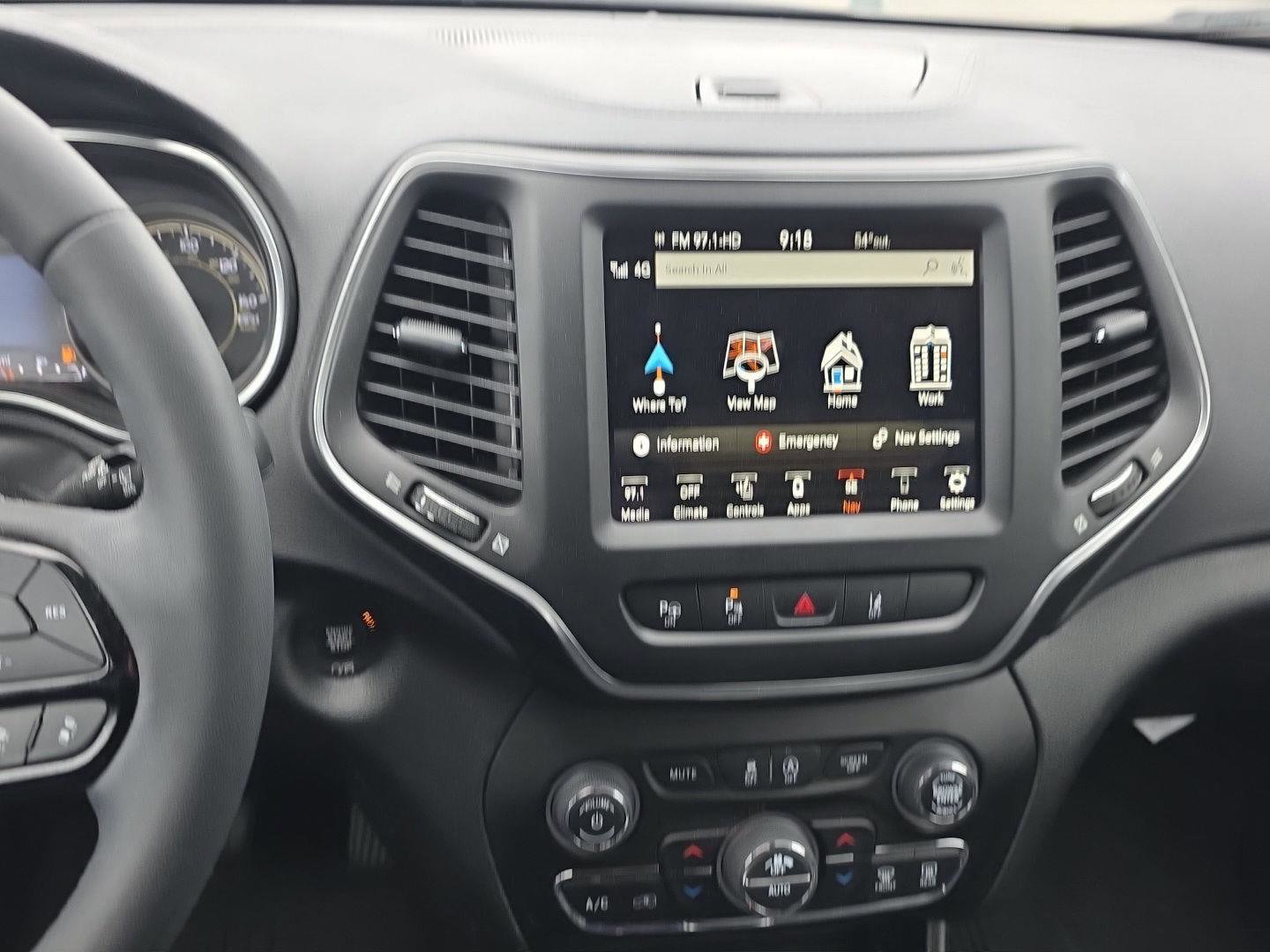 Used 2023 Jeep Cherokee Altitude Lux w/ Mopar Interior Package AWD/4WD image 17
