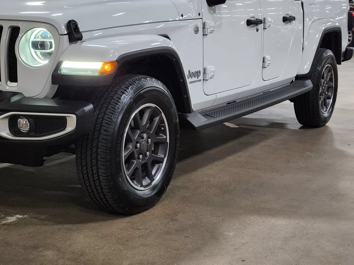 Used 2022 Jeep Gladiator Overland w/ LED Lighting Group AWD/4WD image 17
