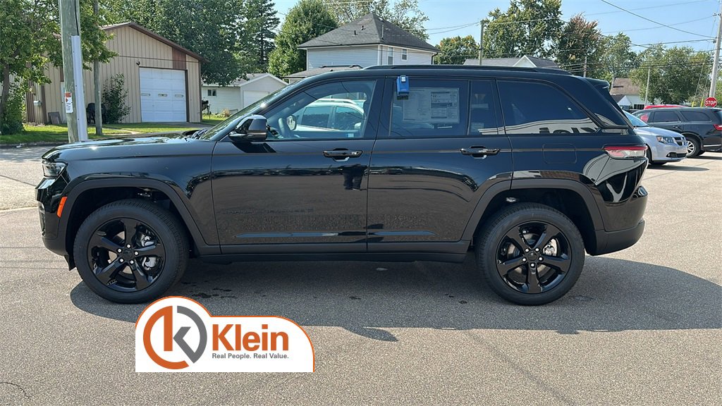 New 2025 Jeep Grand Cherokee Limited image 4