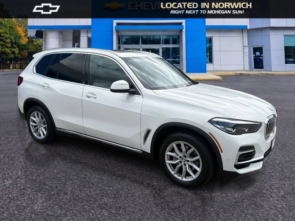 Used 2022 BMW X5 xDrive40i w/ Parking Assistance Package AWD/4WD image 3