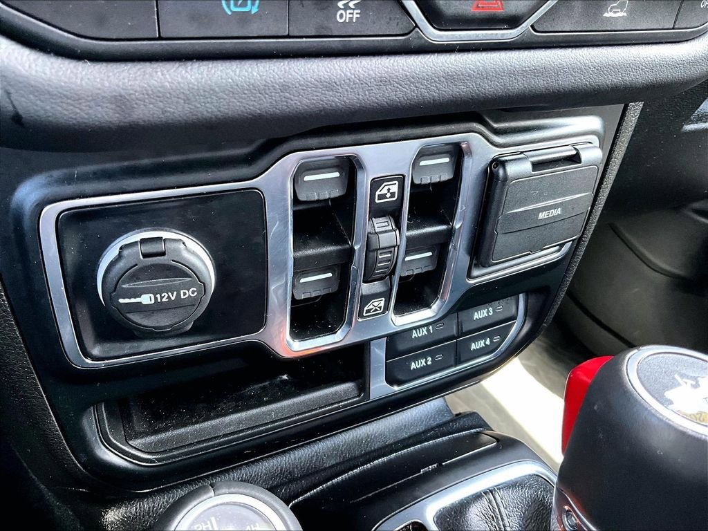 Used 2024 Jeep Wrangler Unlimited Sahara AWD/4WD image 25