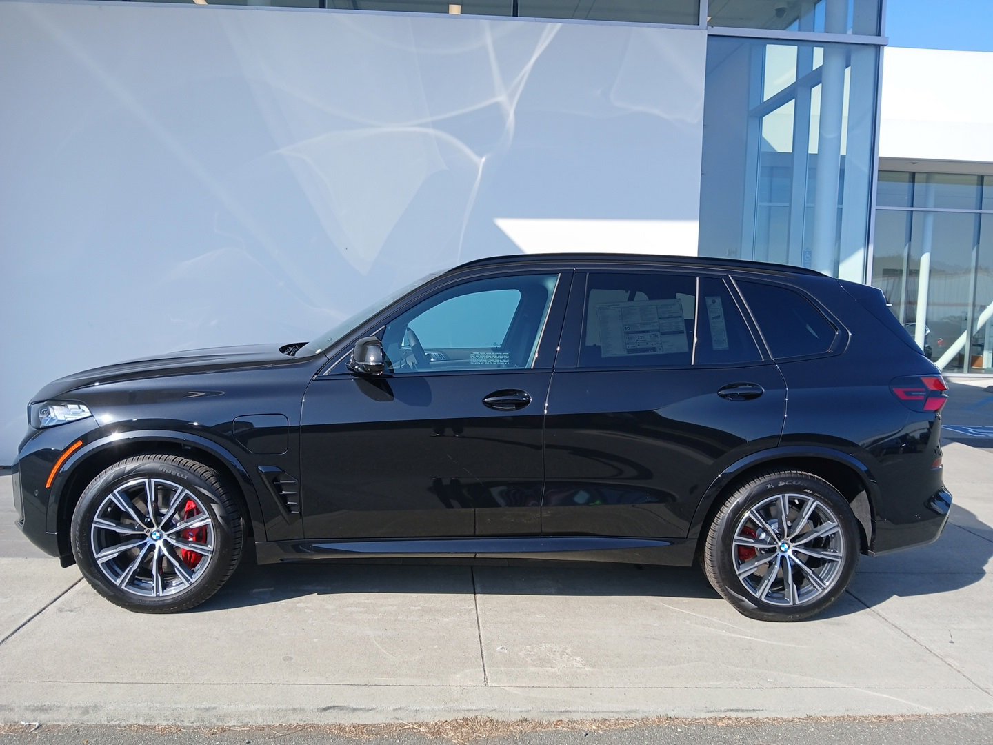 New 2026 BMW X5 xDrive50e w/ M Sport Package image 4