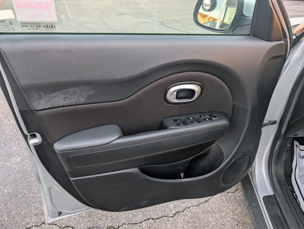 Used 2016 Kia Soul Base image 14