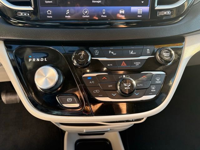 Used 2024 Chrysler Pacifica Touring-L image 18