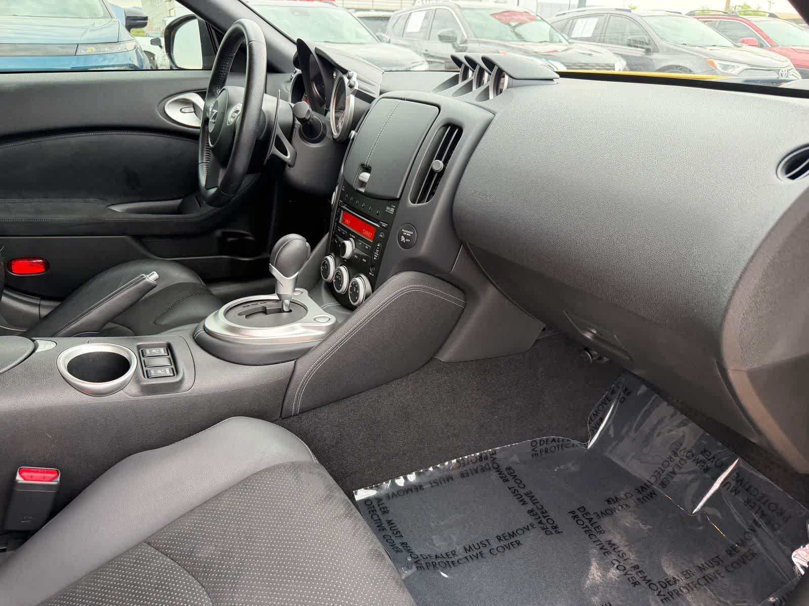Used 2009 Nissan 370Z Touring w/ Sport Pkg RWD image 2