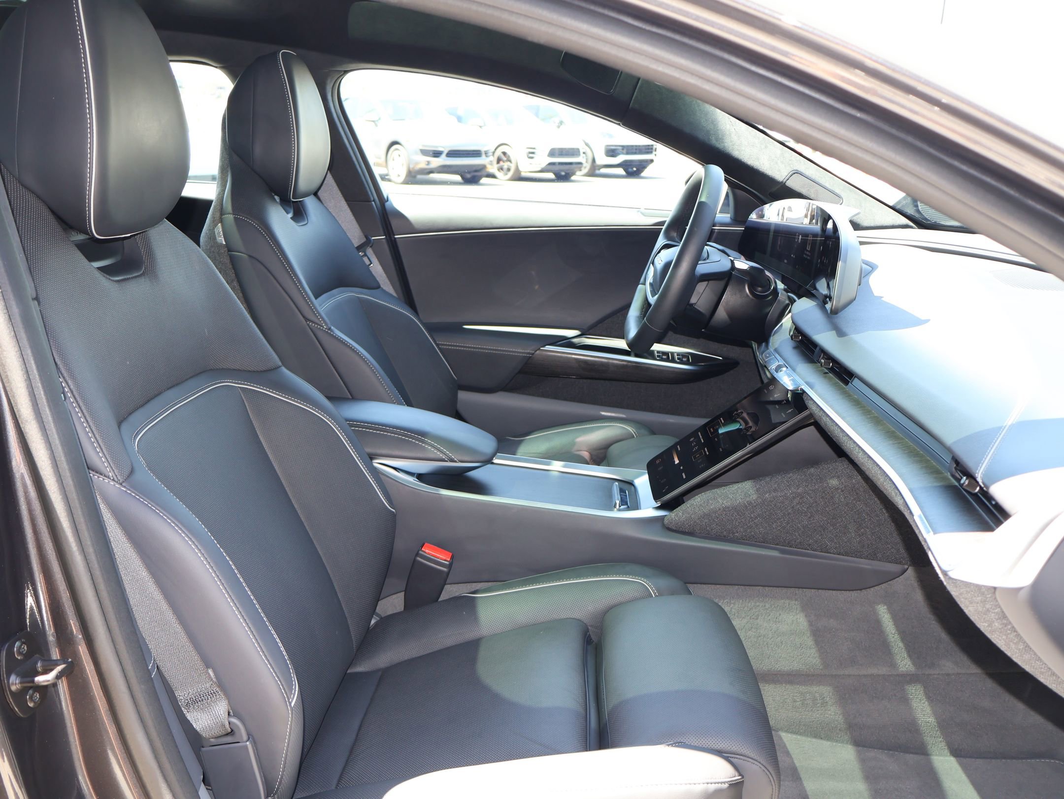 Used 2024 Lucid Air Touring AWD/4WD image 27