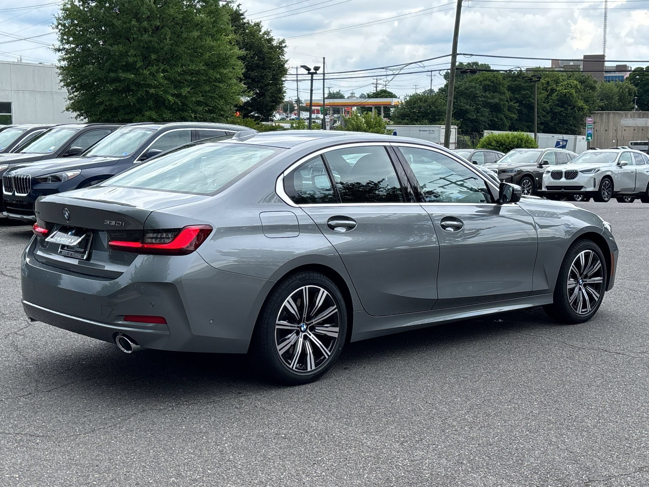Used 2026 BMW 330i xDrive Sedan w/ Premium Package AWD/4WD image 9