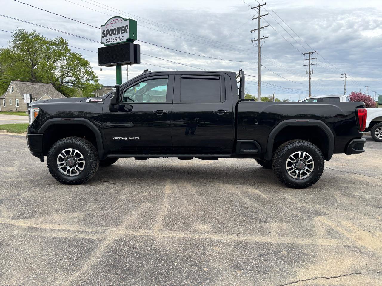 Used 2022 GMC Sierra 3500 AT4 w/ AT4 Preferred Package AWD/4WD image 2