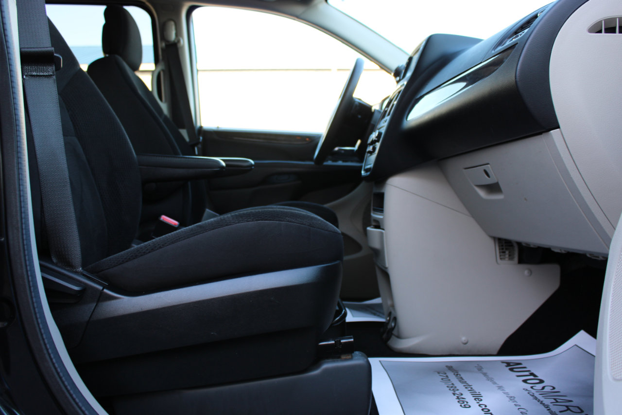 Used 2019 Dodge Grand Caravan SE image 39