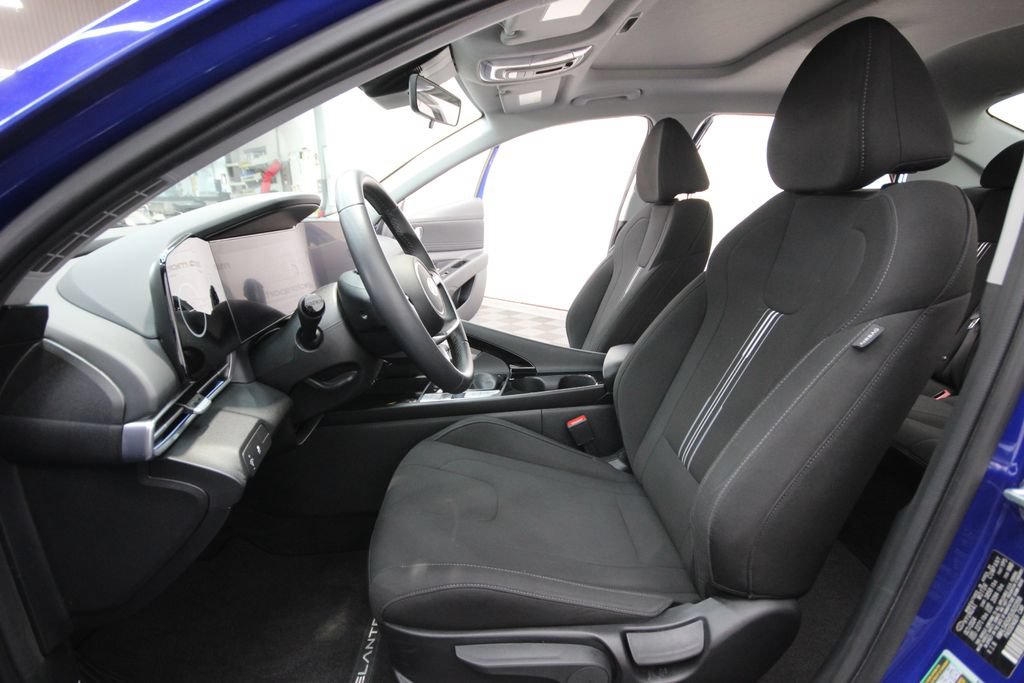 Used 2025 Hyundai Elantra SEL FWD image 11