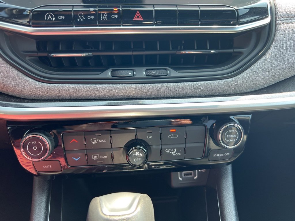 New 2023 Jeep Compass Latitude w/ Sun and Sound Group image 18