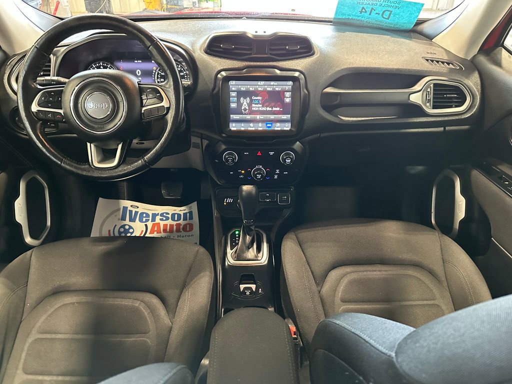 Used 2018 Jeep Renegade Latitude w/ UConnect 8.4 Nav Group AWD/4WD image 28