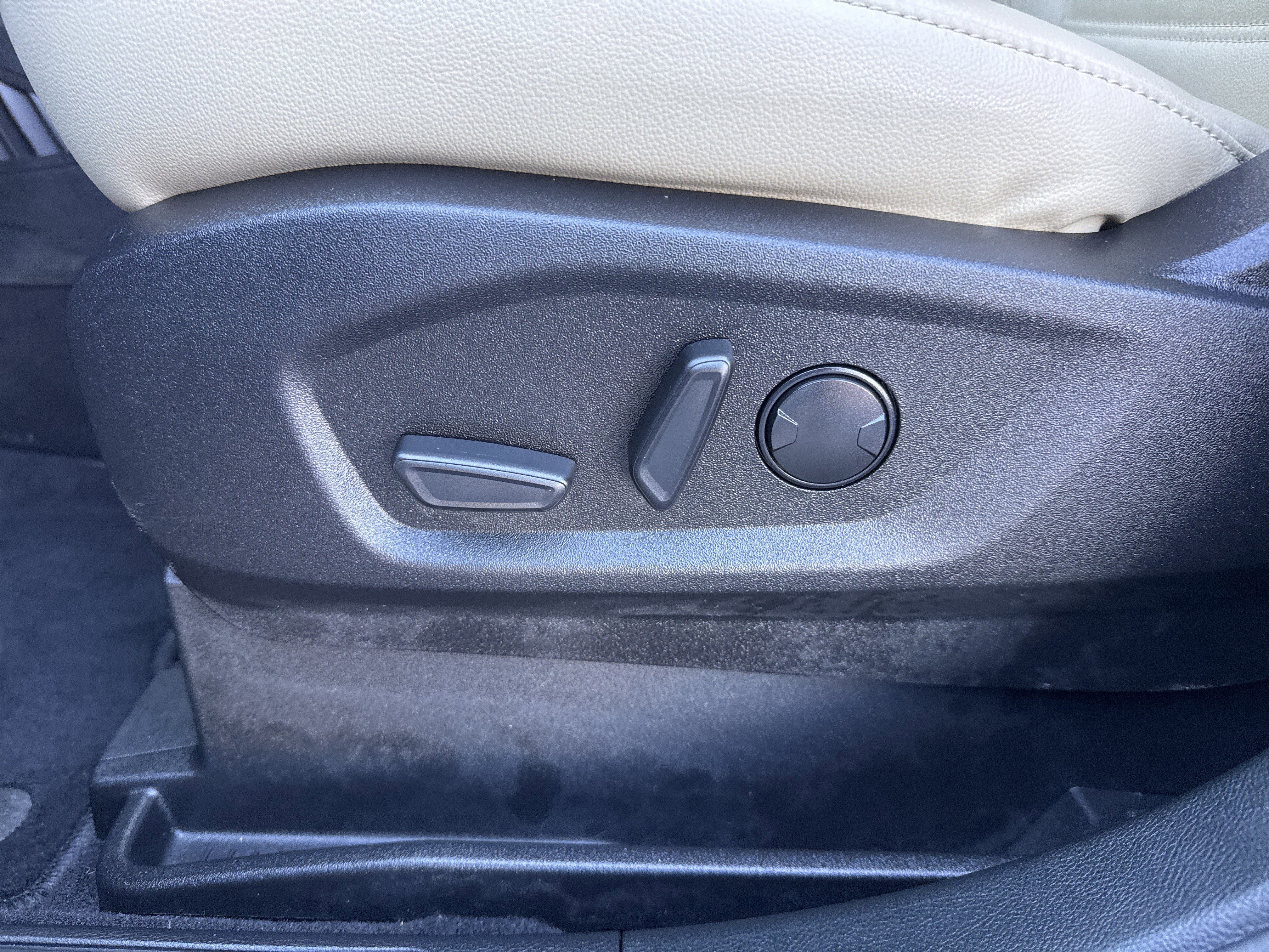 Used 2024 Ford Edge SEL image 22