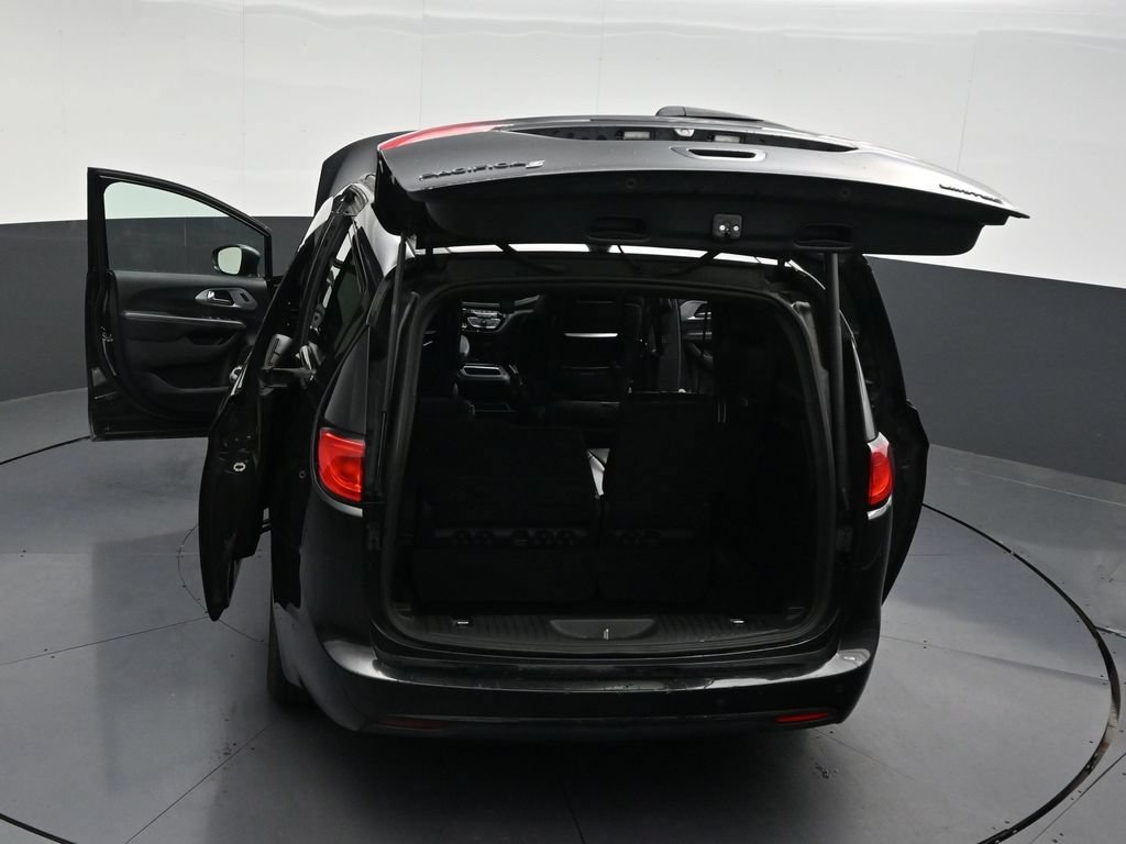 Used 2019 Chrysler Pacifica Limited w/ Advanced Safetytec Group FWD image 36