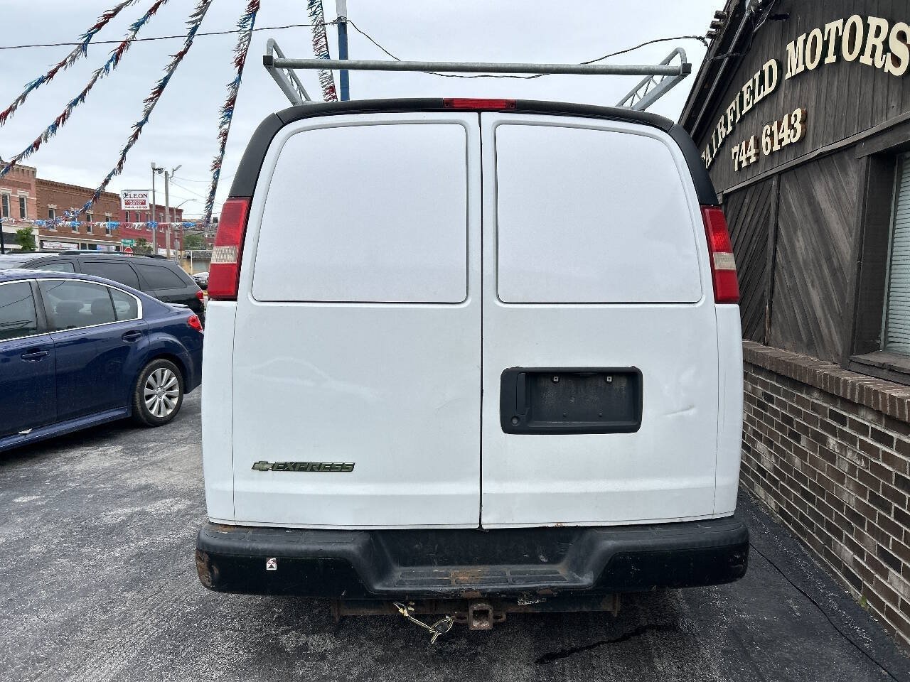 Used 2011 Chevrolet Express 2500 Extended RWD image 3