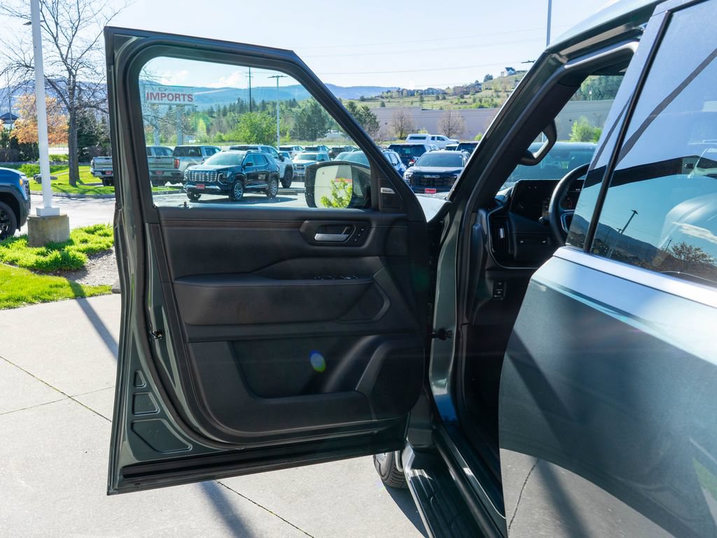 Used 2026 Nissan Armada SL w/ Captain's Chari Seat Package AWD/4WD image 18