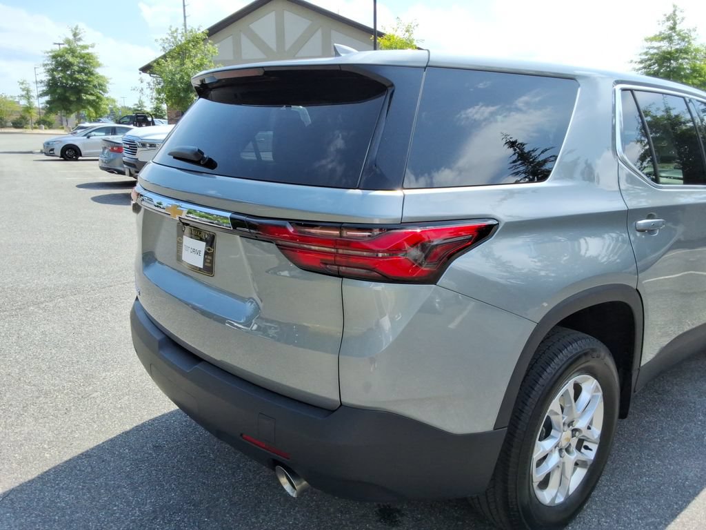 Certified 2023 Chevrolet Traverse LS FWD image 14