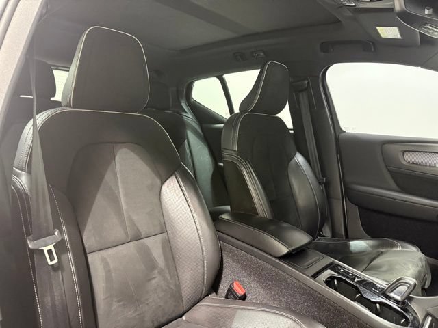 Used 2021 Volvo XC40 T5 R-Design w/ Protection Package AWD/4WD image 30