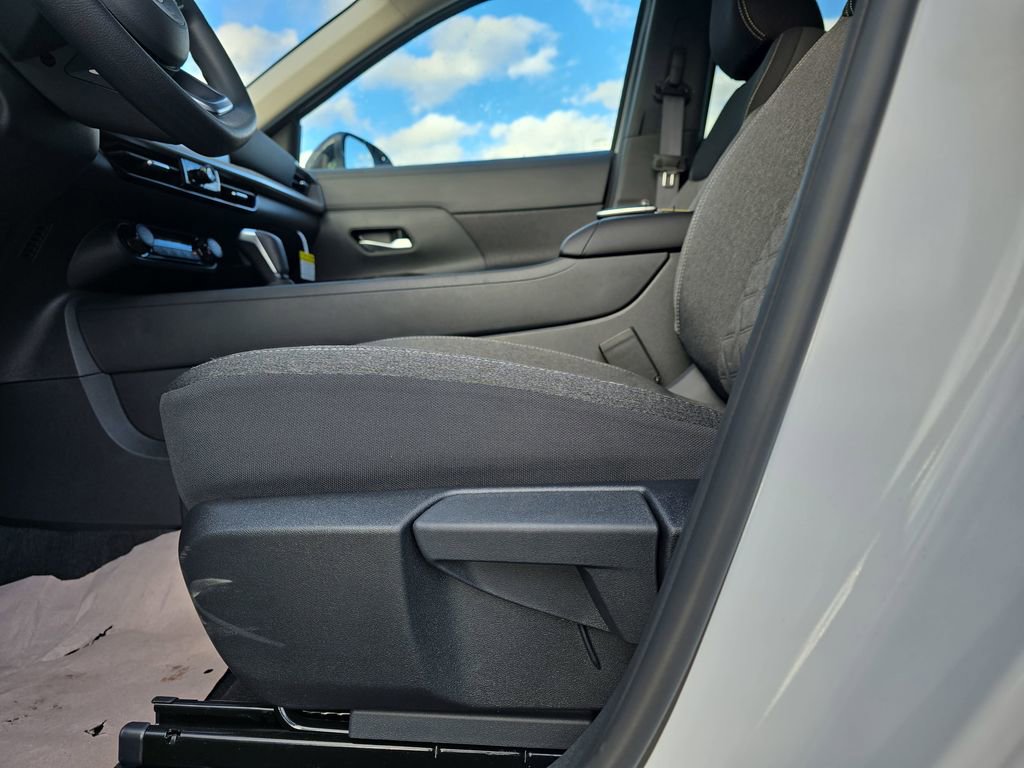 New 2026 Nissan Kicks SV w/ Cold Weather Package FWD image 31