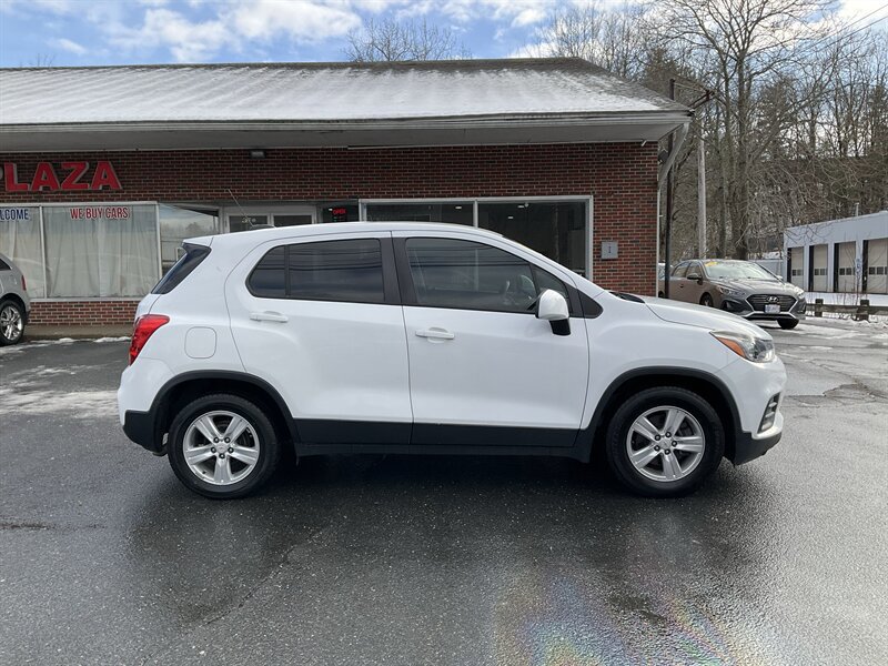 Used 2020 Chevrolet Trax LS w/ Tint and Cruise Package FWD image 4