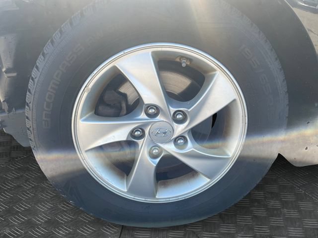 Used 2015 Hyundai Elantra SE FWD image 13